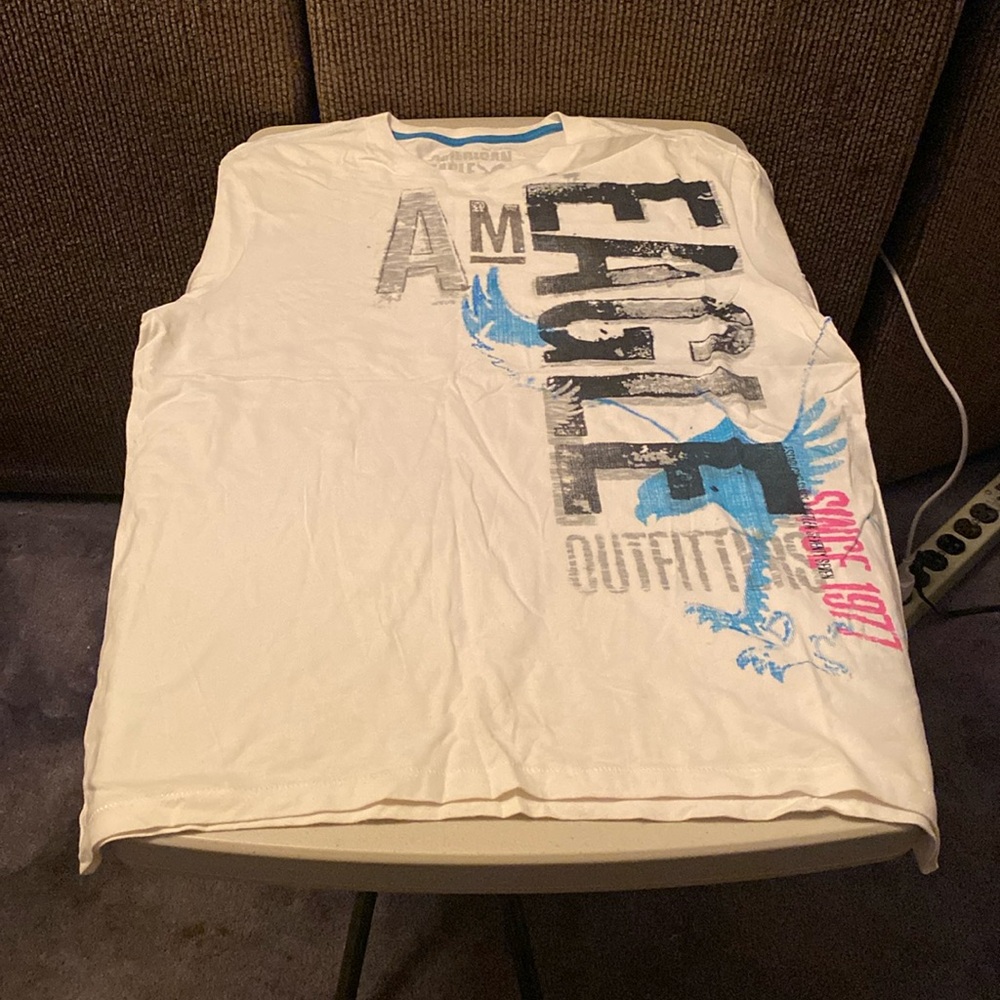 American Eagle short sleeve graphic shirt. Size: L. Color: White/multi
